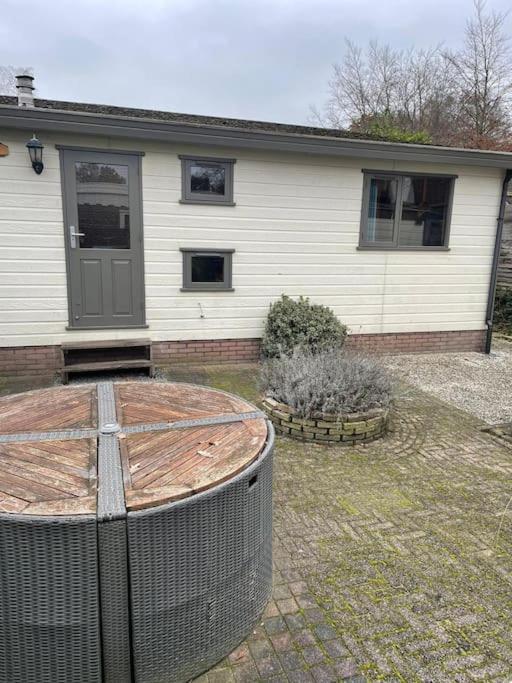 Gezellig Chalet Op De Prachtige Veluwe Putten Kültér fotó